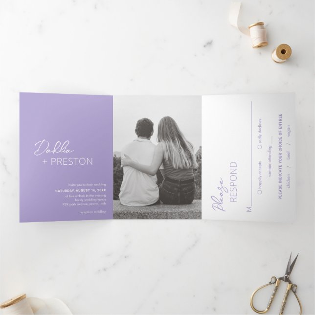 Invitation Trois Volets Minimal Lilac Photo Mariage moderne (Intérieur)