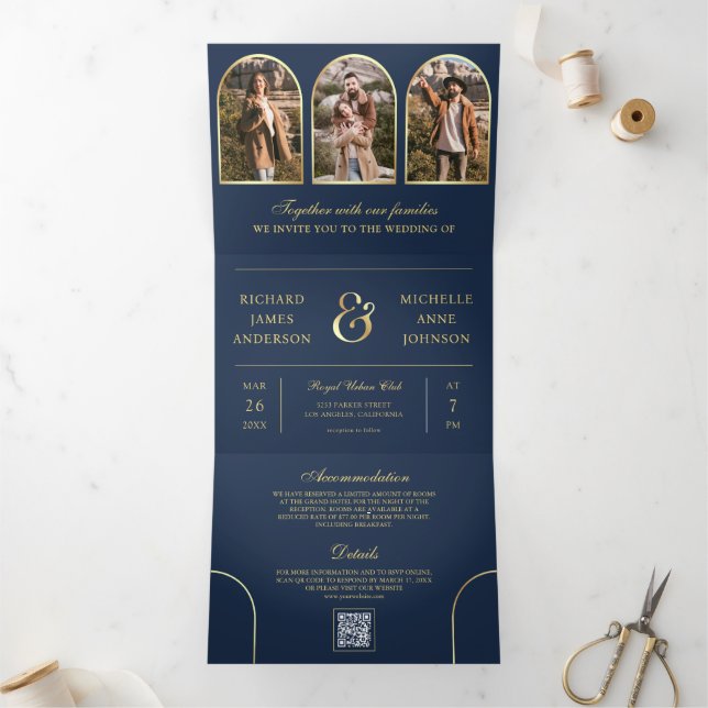 Invitation Trois Volets Navy Blue Gold Minimal Arch Photo QR code Wedding (Intérieur)