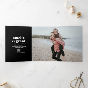 Invitation Trois Volets Police rétro noir QR Code photo Mariage moderne