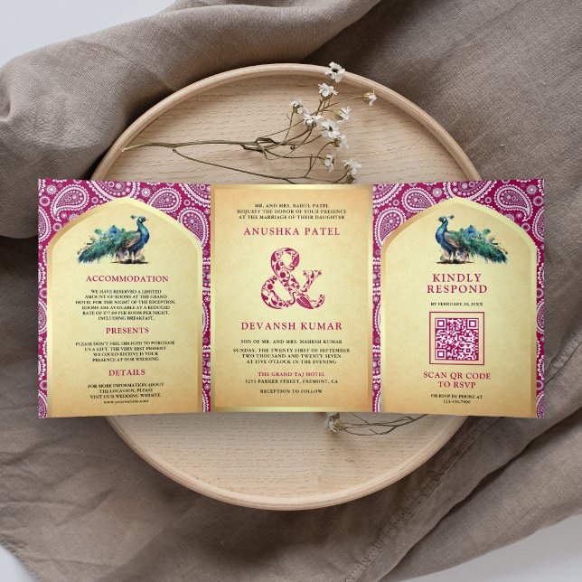 Invitation Trois Volets Rani Pink Paisley Indian Peacock Code QR Mariage (Créateur téléchargé)