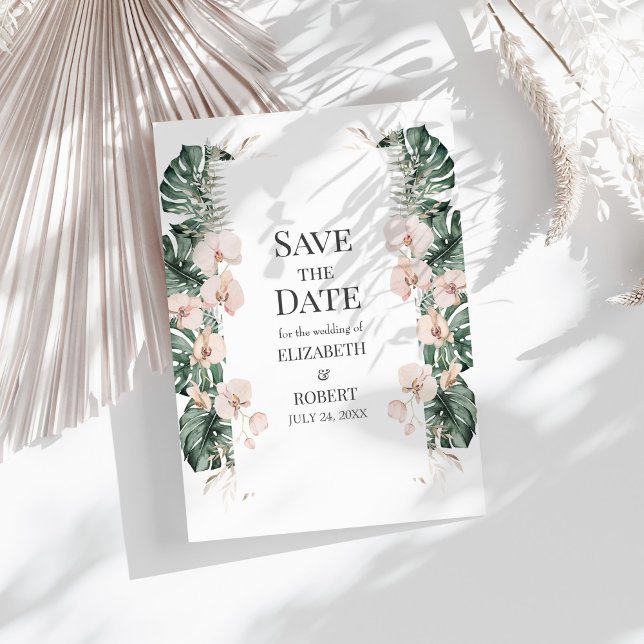 Invitation Tropical Orchidée et Monstera Save the Date (Tropical Orchid and Monstera Save the Date Invitation on a sunny white table.)