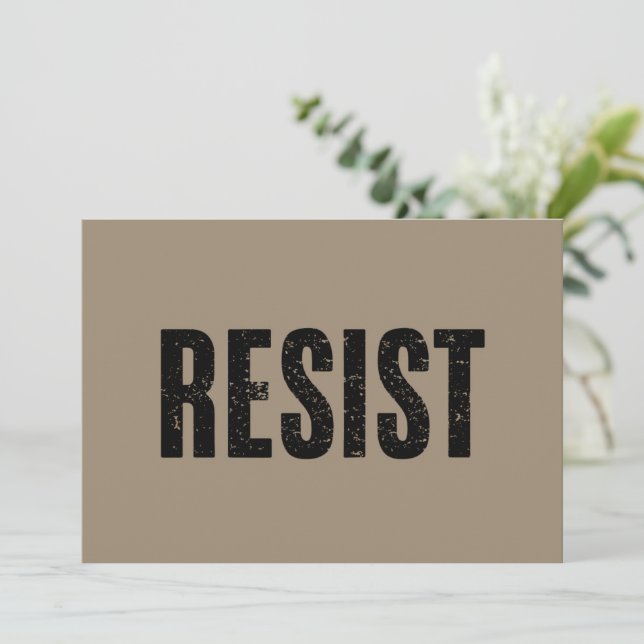 Invitation Trump résiste à la contestation anti-politique de  (Debout devant)