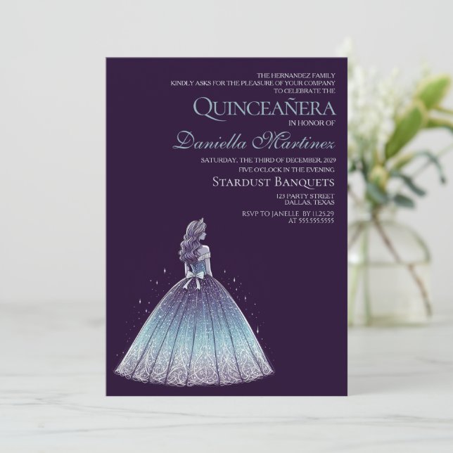 Invitation Twilight violet Quinceañera fille (Debout devant)