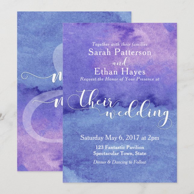 Invitation Typographie de lavage violet abstrait "Leur mariag (Devant / Derrière)