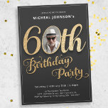 Invitation Typographie d'or Photo moderne 60e anniversaire<br><div class="desc">60e Anniversaire Gold Black Custom Photo Modern Invitation. Un mélange captivant de style contemporain et d'élégance intemporelle. Contre un arrière - plan noir élégant, des accents de papier doré chatoyants créent un contraste saisissant qui attire l'oeil. Votre photo personnalisée ajoute une touche personnelle, ce qui rend cette invitation vraiment unique...</div>