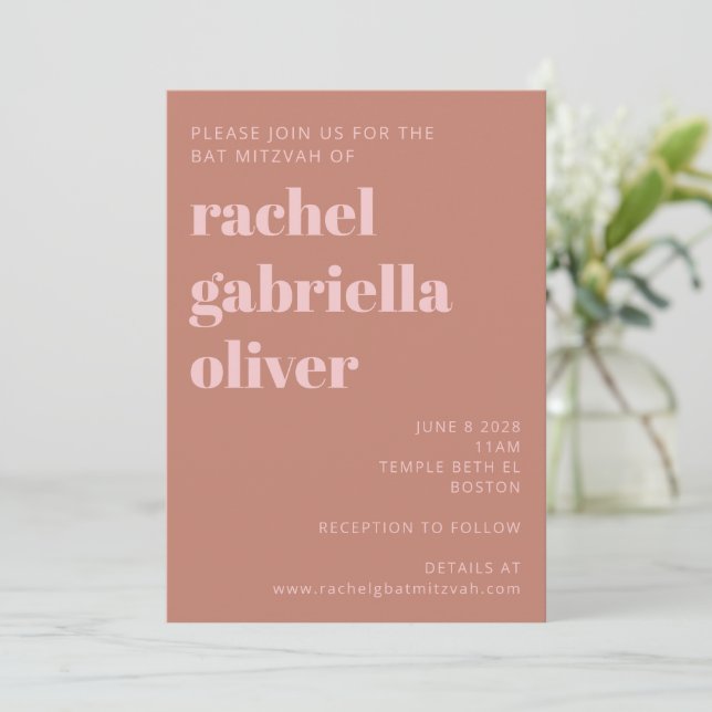Invitation Typographie moderne Gras Terracotta Bat mitzvah ro (Debout devant)