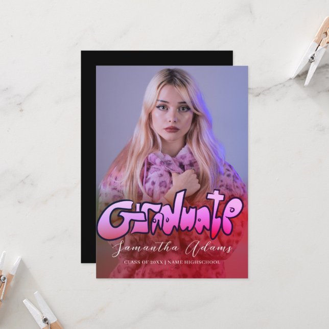 Invitation Typographie noir et rose Girly Diplôme photo (Devant/Arrière en situation)