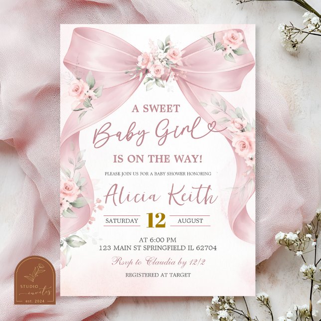 Invitation Un adorable bébé fille rose à l'approche (Créateur téléchargé)