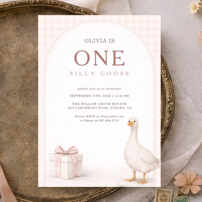 Invitation Un anniversaire de 1 an de fille avec un ruban ros (Créateur téléchargé)