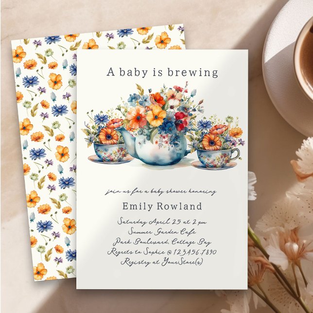 Invitation Un bébé est en train de brasser le Baby shower Flo (Baby is Brewing Handwritten Baby Shower Invitation with Teapot, Teacups and Country Flowers)