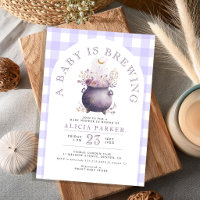 Un bébé se prépare à une baby shower Halloween
