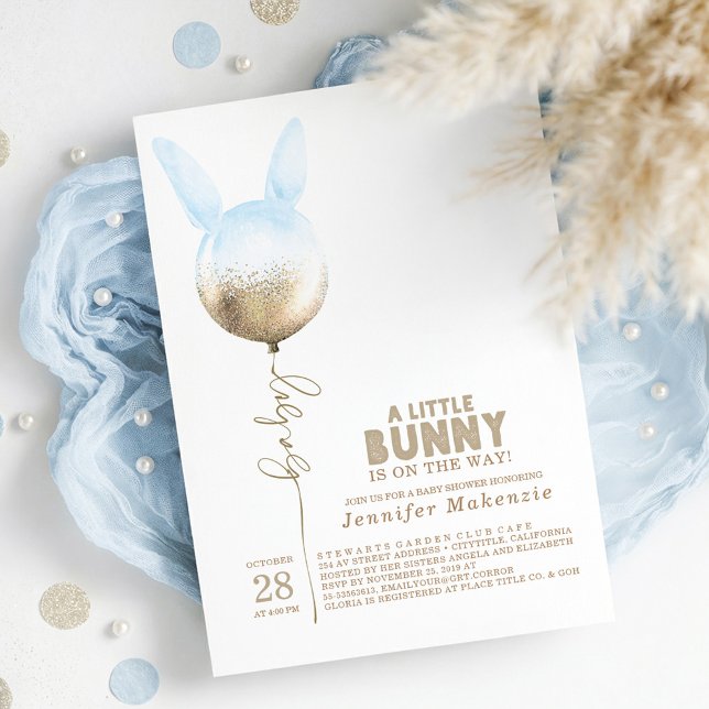 Invitation Un Boulon Bleu Bunny Élégant Baby shower Printemps (Bunny Themed Dusty Blue and Light Brown Baby Shower Invitations for Spring Celebration)