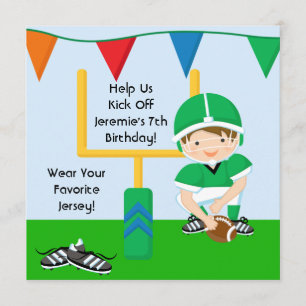 Invitation Un garçon sur mesure dans le football vert Invitat
