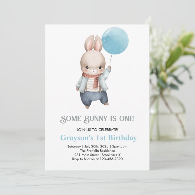 Invitation Un lapin est un lapin bleu 1er anniversaire (Debout devant)