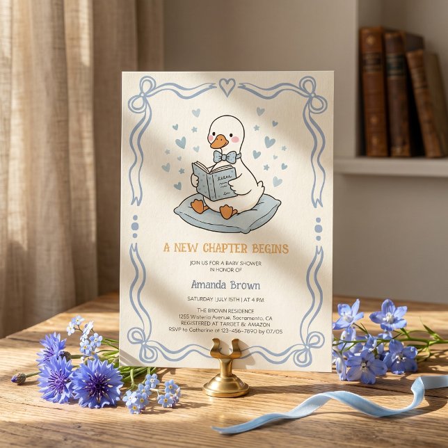 Invitation Un nouveau chapitre commence Shower pour bébé garç (Blue Bow Goose Storybook Baby Boy Shower A New Chapter Begins Cute Ribbon)