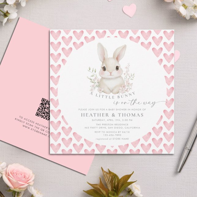 Invitation Un petit code QR rose de bébé lapin pour une baby  (Créateur téléchargé)