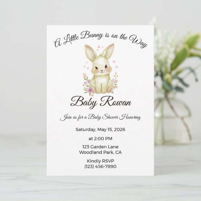 Invitation Un petit lapin est en route Pastel vert olive (Debout devant)