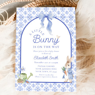 Invitation Un Petit Lapin Se Trouve Sur Le Chemin Du Baby sho