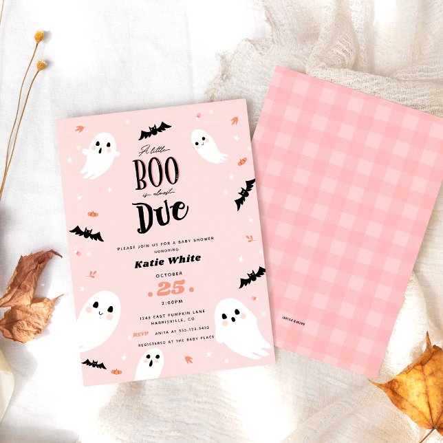 Invitation Un petit livre est presque dû Baby shower d'Hallow (Little boo Halloween girls first birthday invitation with plaid back pattern shown on white tabletop)