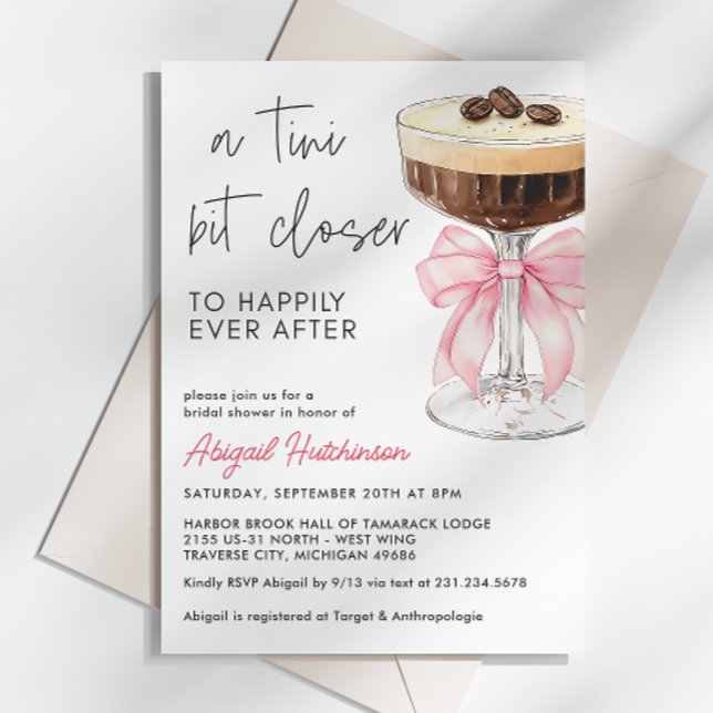 Invitation Un tout petit peu plus près Nœud rose Martini Espr (A Tini Bit Closer Pink Bow Espresso Martini Bridal Invitation)