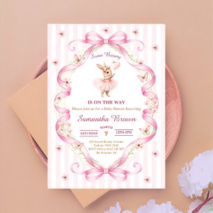 Invitation Une Baby Shower à carreaux avec un lapin et un nœu