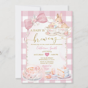 Invitation Une Baby Shower élégante avec un lapin dans une ta