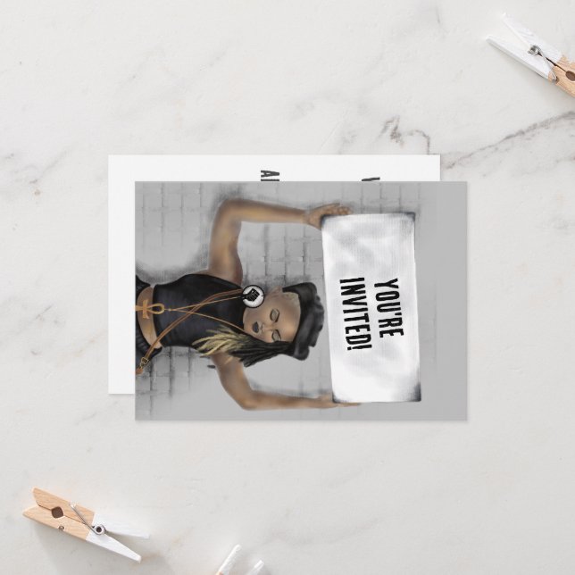 Invitation Une fille noire tenant un panneau (Devant/Arrière en situation)