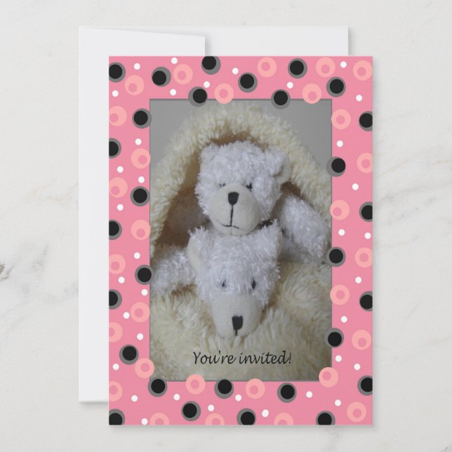 Invitation Une jeune fille jumelle à l'invitation du baby sho (Devant)