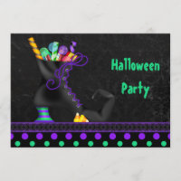 Une jolie sorcière avec le parti Candy Halloween