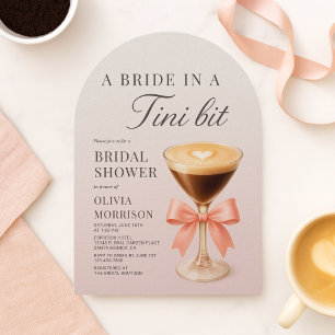 Invitation Une mariée dans une petite robe de cocktail pour u