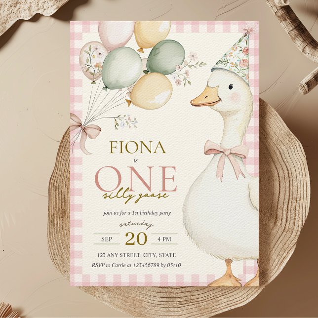 Invitation Une oie sotte rose En vichy 1er anniversaire de la (One Silly Goose 1st Birthday Party Theme Girl Pink Gingham Aesthetic Mother Goose Cute Modern)