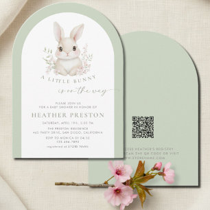 Invitation Une petite douche de bébé élégante vert sauge arc
