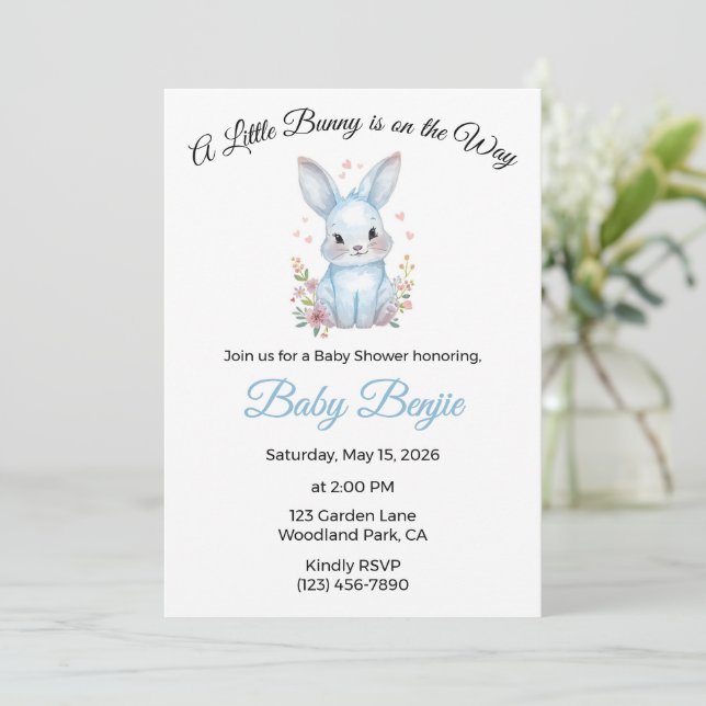 Invitation Une petite lapin est en route Fête bébé Garçon Ble (Debout devant)