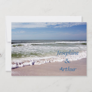 Invitation Vagues se brisant sur la plage de sable