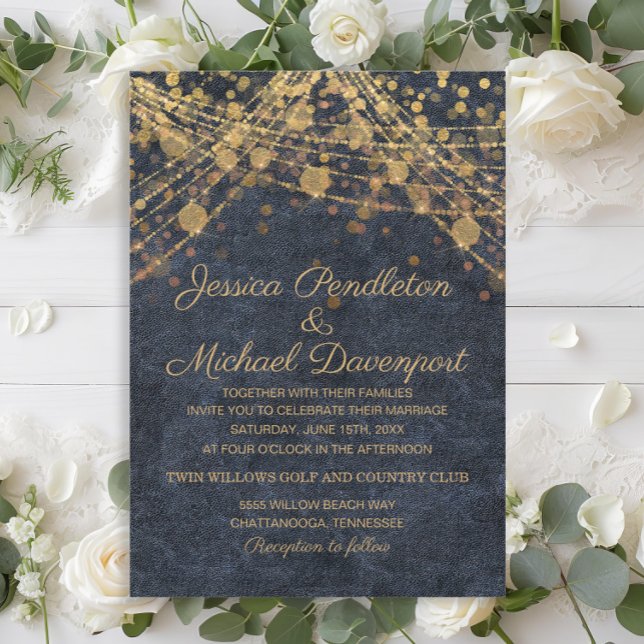 Invitation Vernis Rustique Gold String Lumières Denim Blue Ma (Navy blue and gold string lights and bokeh rustic glam wedidng invitation)