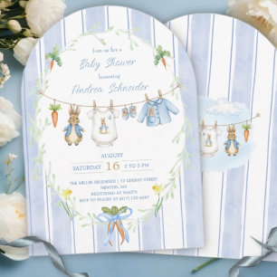 Invitation Vêtements de bébé garçon lapin mignon sur un fil à