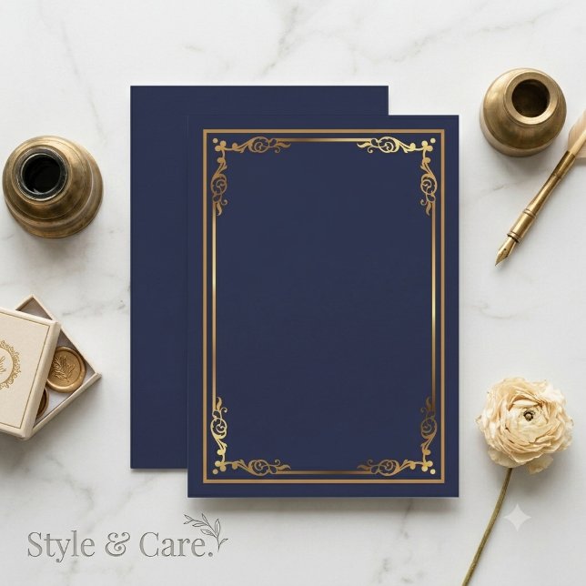 Invitation vierge bleu marine moderne avec accent  (Modern Navy Blue Blank Invitation with Frame Accen)