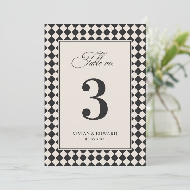Invitation Vintage Old Money Checkered Wedding Table Number (Debout devant)