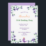 Invitation Violet fleurit bluebells blanc 30e anniversaire fê<br><div class="desc">Une invitation simple et élégante pour une fête d'anniversaire de 30 ans. Sur le devant : un élégant arrière - plan blanc décoré de fleurs violettes, de bleuets violets et d'un petit oiseau chantant. Modèles pour un nom et les détails de la fête. Le nom est écrit avec un script...</div>