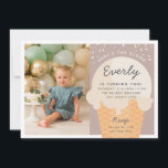 Invitation Voici The Scoop Ice Cream Cone Kid Birthday Photo<br><div class="desc">Annoncez la fête d'été de votre petit avec ces invitations festives à thème crème glacée dans une palette de couleurs pastel muet. Le design moderne comprend un cône gaufre avec une boule de glace vanille avec "voici le scoop" en arche sur le dessus, et les détails de la fête d'anniversaire...</div>