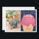 Invitation Voici The Scoop Ice Cream Cone Kid Birthday Photo<br><div class="desc">Annoncez la fête d'été de votre petit avec ces invitations festives à thème crème glacée dans une palette de couleurs estivales. Le design moderne comprend un cône gaufre avec une boule de crème glacée rose avec "voici le scoop" voûté en haut, et les détails de la fête d'anniversaire de votre...</div>