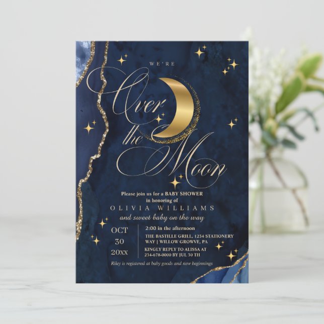 Invitation We're Over the Moon Gold Stars Blue Baby Shower  (Debout devant)