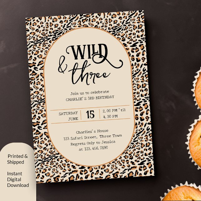 Invitation Wild and Three Empreinte de léopard Neutral 3e ann (Wild and Free 3rd Birthday Invitation with leopard print)