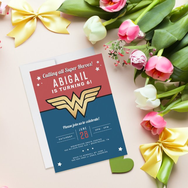 Invitation Wonder Woman Golden Logo Anniversaire (Card on table)
