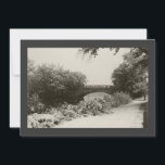 Invitation Zen Winter Snowfall II<br><div class="desc">Une photo en noir et blanc avec un très petit ton sépia ajouté pour lui donner une sensation chaleureuse. La neige épaisse tombait pour la première fois cette saison-là et je suis sorti et j'ai pris des photos de Mère Nature quand elle est la plus belle. Cette photo fait une...</div>