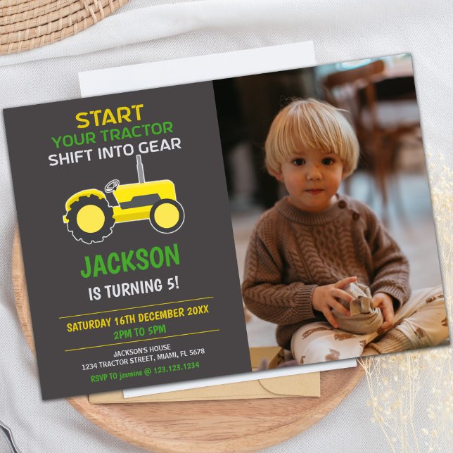 Invitations d'anniversaire du tracteur jaune et no (Yellow Black Tractor Birthday Invitations w Photo)
