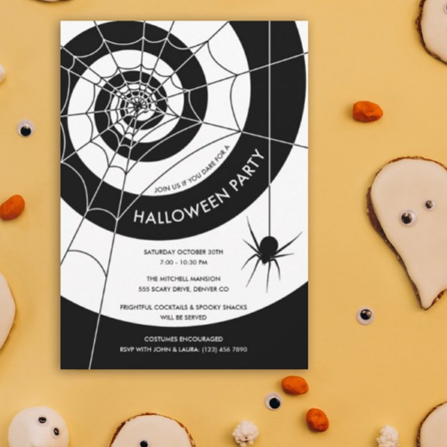 Invitations de fête d'Halloween Spiderweb (Halloween Themed Party Invitation with scary spider and black and white spider web.)