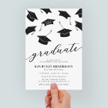 Invitations de la fête de graduation simple et mod<br><div class="desc">Des invitations minimalistes à des soirées de remise de diplômes avec des casquettes en mortier noir qui tombent,  et un modèle de texte moderne qui est facile à personnaliser.</div>