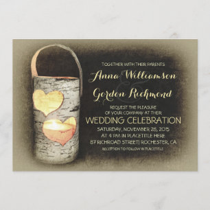 Invitations de mariage aux chandelles dans un arbr