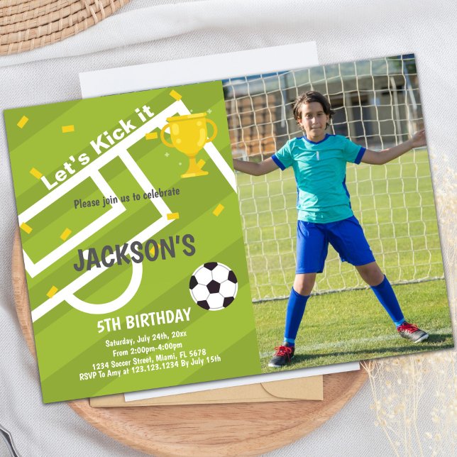 Invitations de parties sportives personnalisables  (World Cup Light Green Soccer Birthday Invitations)